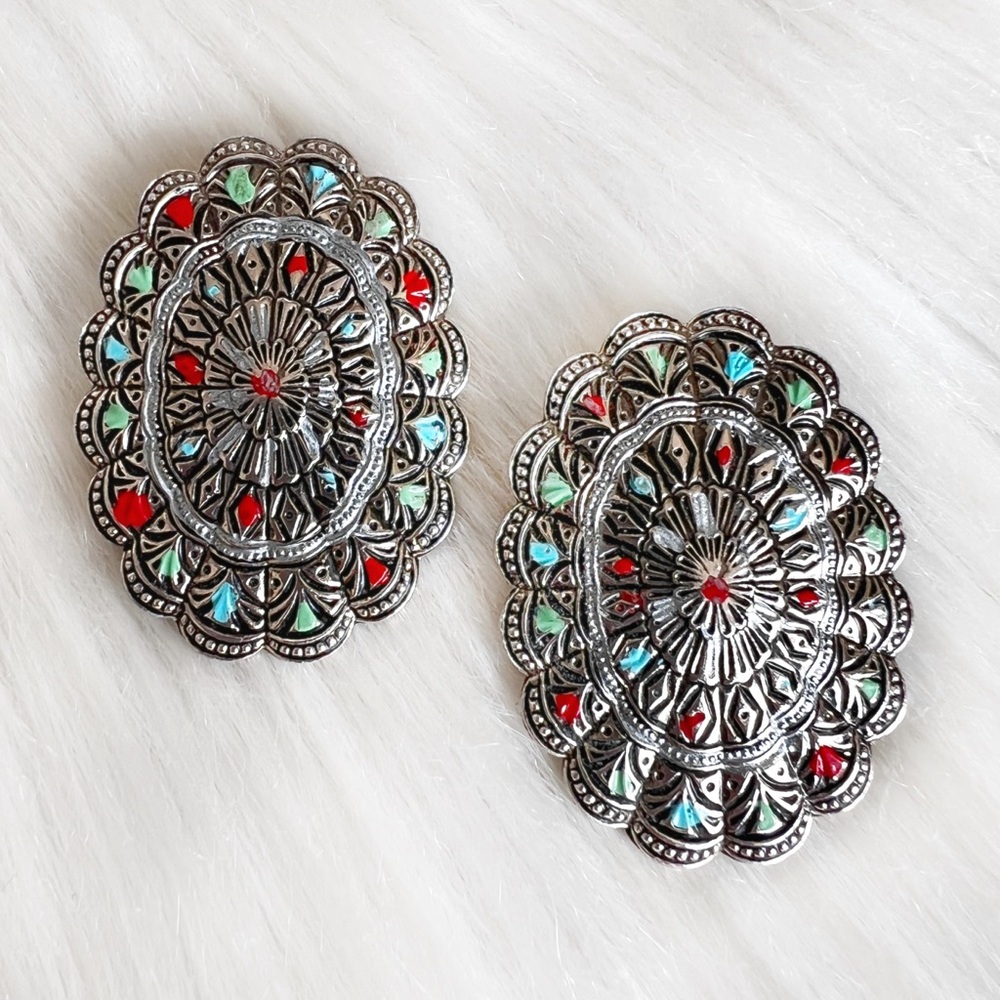 VINTAGE Scalloped Silver Oval Concho Clip Earrings • Southwestern Large Boho - Picture 2 of 5